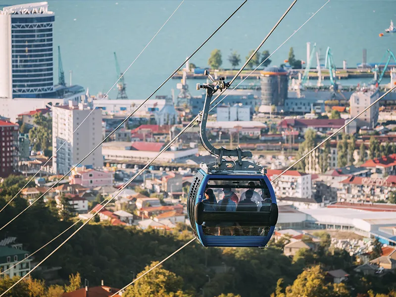 Seilbahn über Batumi mit Blick auf das Schwarze Meer